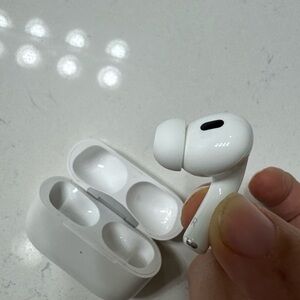 Apple AirPods Pro 2nd gen right ears & charging case only